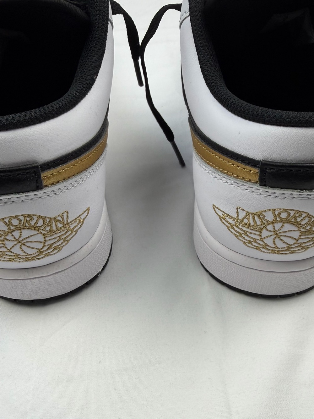 Men's Nike Black White Gold sneakers - Picture 4 of 7
